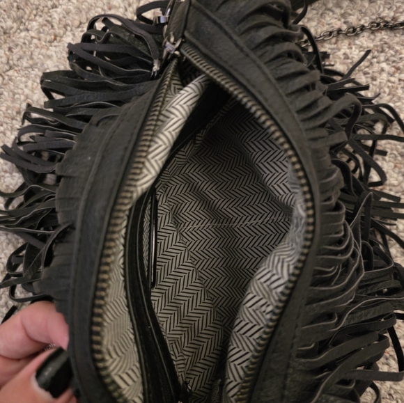 Steve Madden Fringe Crossbody Bag - Picture 4 of 6